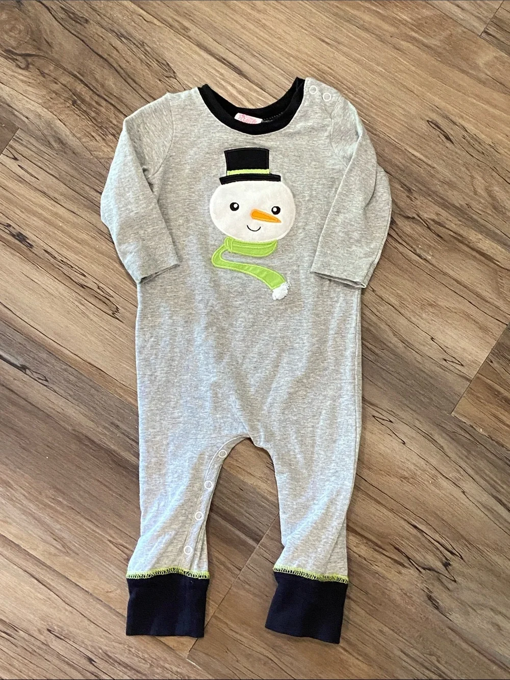 Ricrac & Ruffles gender neutral 6-9 month snowman novelty one piece outfit